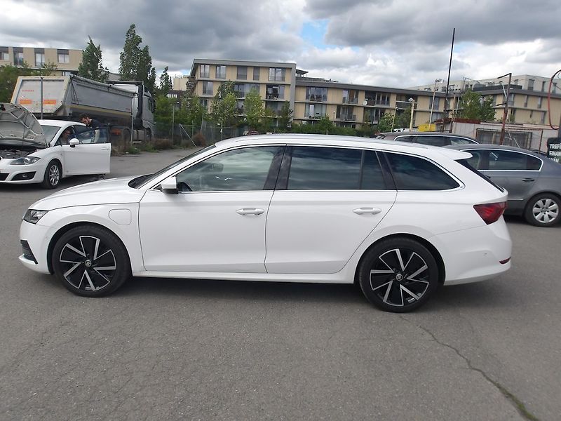 Škoda Octavia 1,4TSi BA+EL ČR ! MAX.VÝBAVA ! - fotka 6 z 33