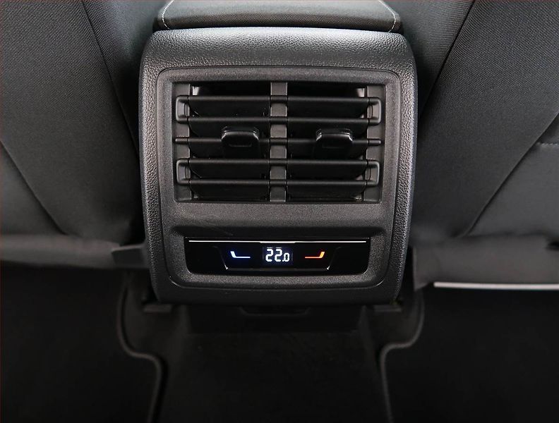 Volkswagen Golf (2022) Style 1.5 TSI, Serv.kniha - fotka 24 z 25
