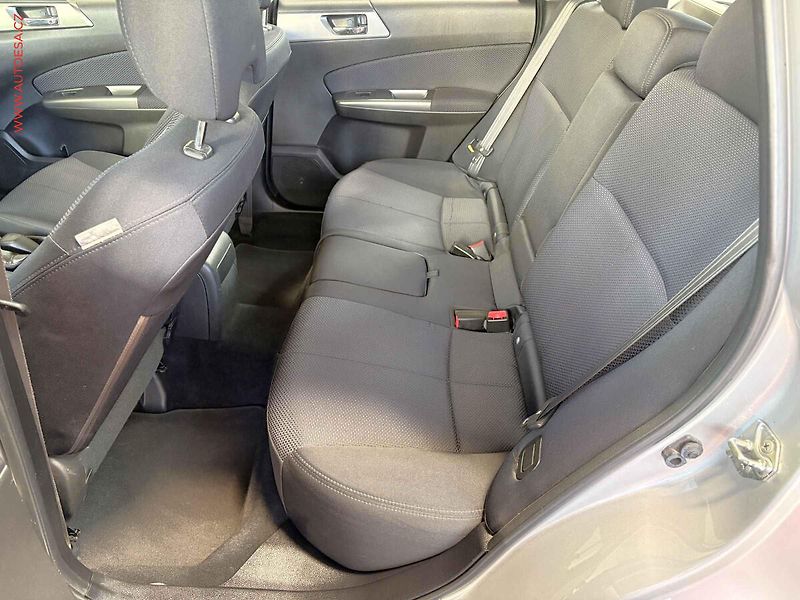 Subaru Forester (2011) 2.0i AWD, Střešní okno - fotka 10 z 15