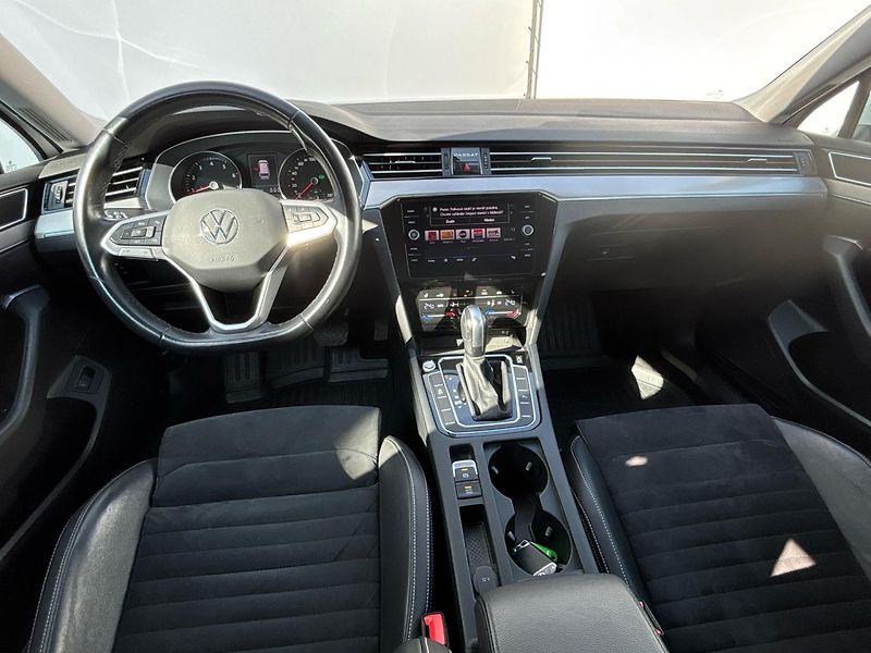 Volkswagen Passat ELEGANCE - fotka 5 z 27