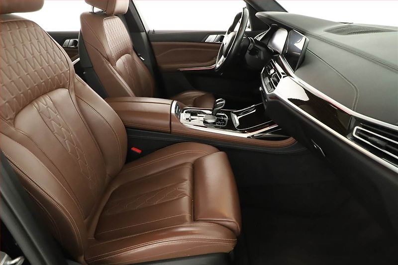 BMW X7 (2019) xDrive30d - fotka 7 z 29