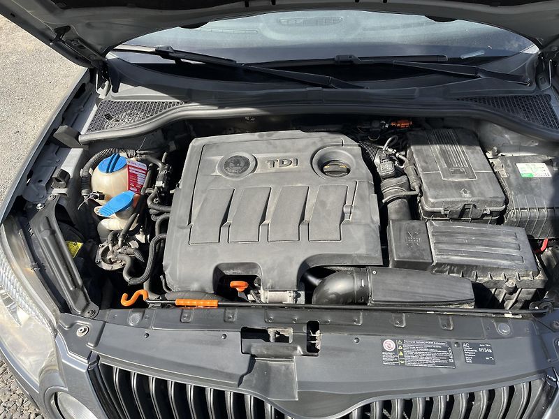 Škoda Yeti (2013) 1,6 TDi 77 Kw BLACK EDITION - fotka 14 z 17