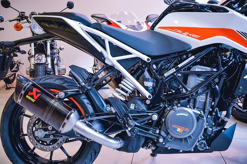 KTM 390 Duke Akrapovič 0KM - fotka 11 z 14