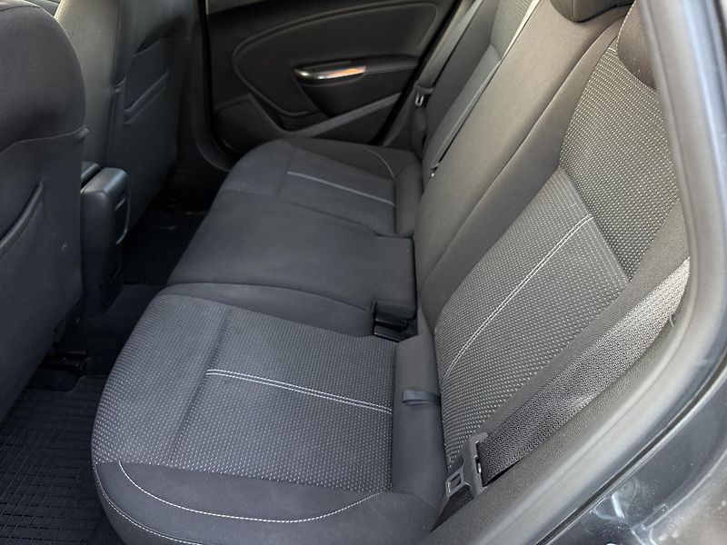 Opel Astra 1.7CDTi 81kW Xenony ČR - fotka 16 z 17