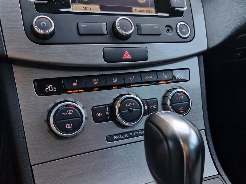 Volkswagen Passat 1,4 TSI DSG NOSIČ TAŽNÉ VÝHŘEV - fotka 23 z 35