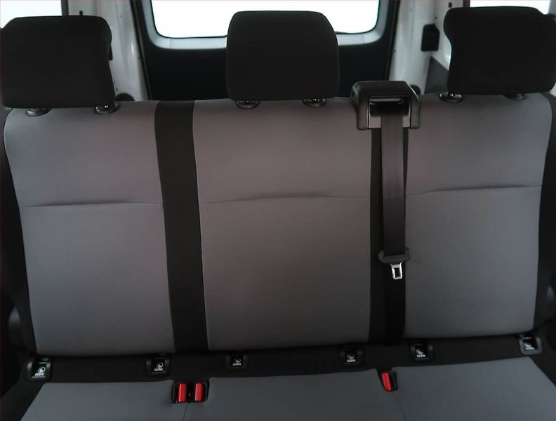 Peugeot Expert (2018) 1.6 BlueHDi, Bus, 6Míst, ČR - fotka 10 z 16