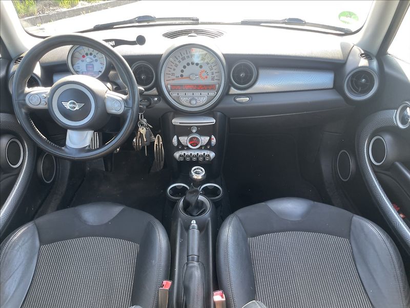 Mini Cooper S 1,6 i 16V 135kw S Panorama - fotka 12 z 35