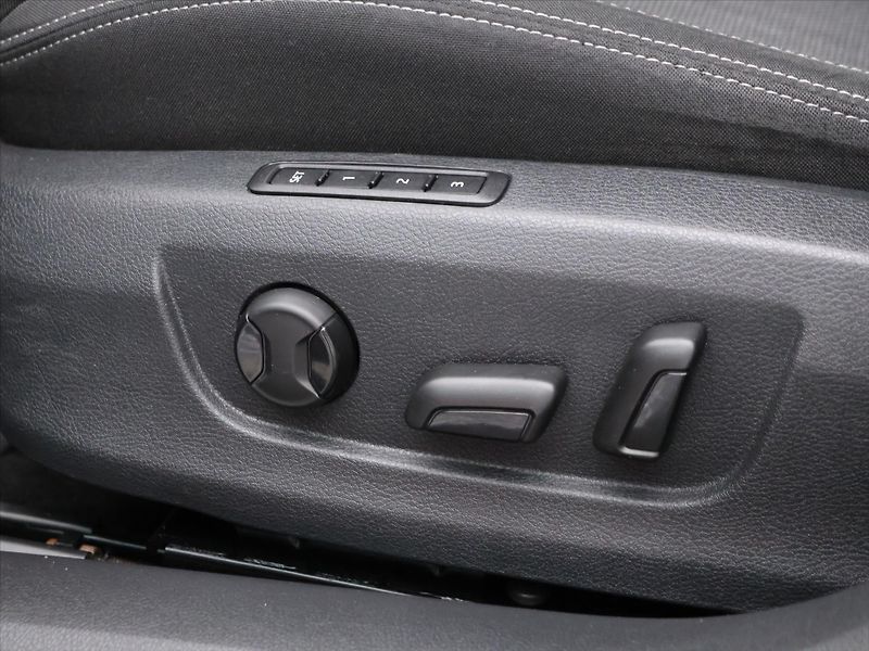 Škoda Superb 2,0 TDI 140kW DSG Style LED - fotka 18 z 34