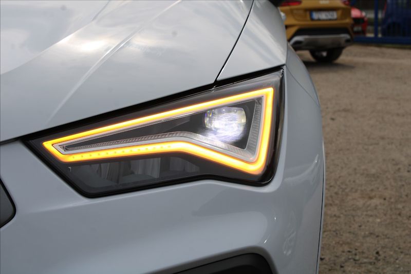 Seat Ateca 2,0 TDI  ČR,1.MAJ,A/T,4x4,FR - fotka 39 z 41