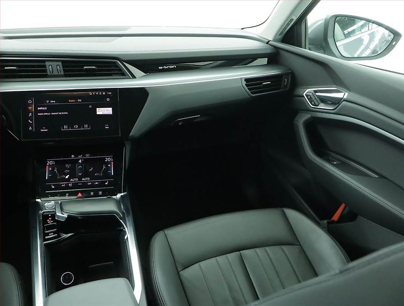 Audi e-tron (2019) 50 quattro, SoH 88% - fotka 8 z 21