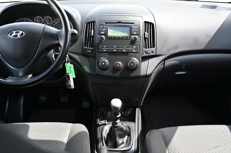 Hyundai i30 1.4 80KW Edition+  LPG 6/2010 - fotka 11 z 36