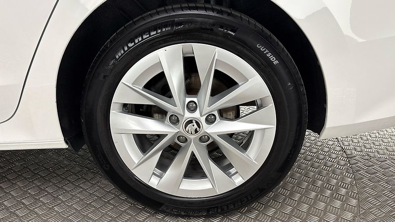 Škoda Octavia 2.0 TDI Style Combi - fotka 19 z 26