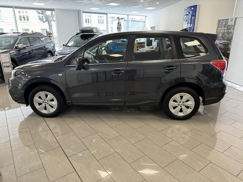 Subaru Forester 2.0i Trend, 6MT - fotka 2 z 45