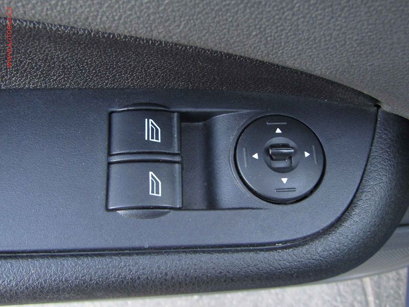 Ford Focus (2007) 1.6i, AC - fotka 11 z 14
