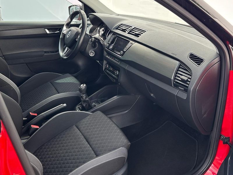 Škoda Fabia SPORT COLOR - fotka 9 z 26