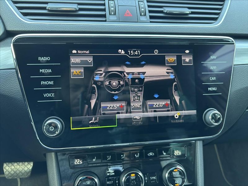 Škoda Superb 2,0 TDi AT Style SERVIS - fotka 21 z 43
