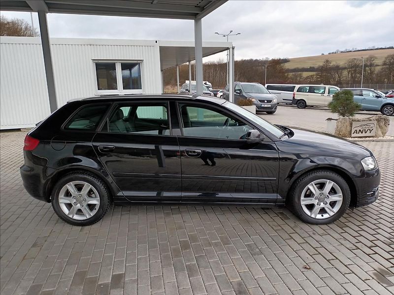 Audi A3 1,6 TDI,XENON,VÝHŘEV,  Sportba - fotka 4 z 33