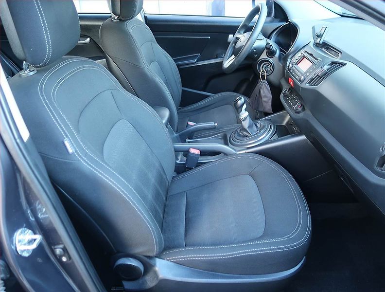 Kia Sportage (2011) 1.6 GDI, Tempomat - fotka 9 z 15