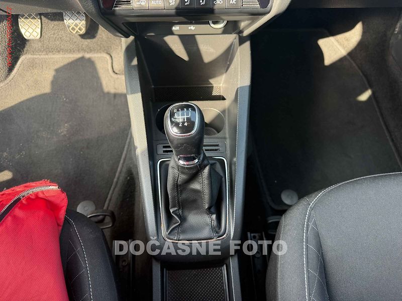 Škoda Fabia (2015) 1.4 TDi, ČR, AC, temp - fotka 15 z 17