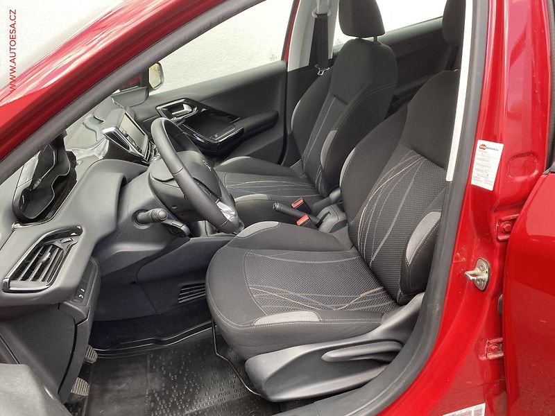 Peugeot 208 (2014) 1.2i, 1.maj,ČR, servis.kniha - fotka 9 z 17