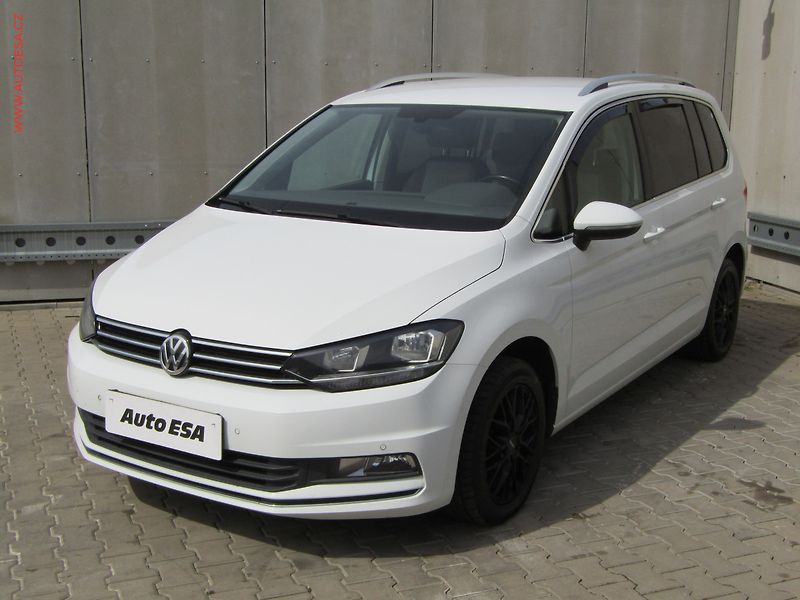 Volkswagen Touran (2016) 2.0 TDi, ČR, DSG, TZ, park - fotka 3 z 20