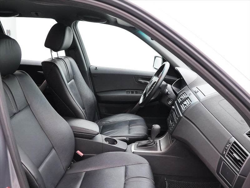 BMW X3 3,0 d 150kW Aut. 4x4 Xenon - fotka 12 z 32