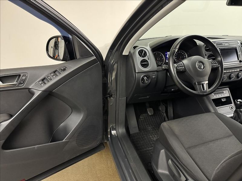 Volkswagen Tiguan 2,0 110kW 4X4 NAVI SERVIS TZ - fotka 30 z 41