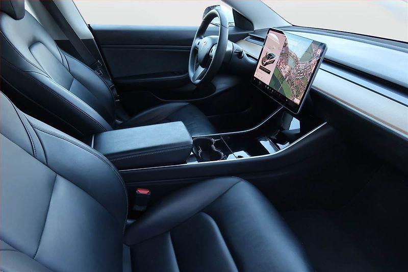 Tesla Model 3 (2019) Long Range 4WD 78kWh, SoH 85% - fotka 9 z 20