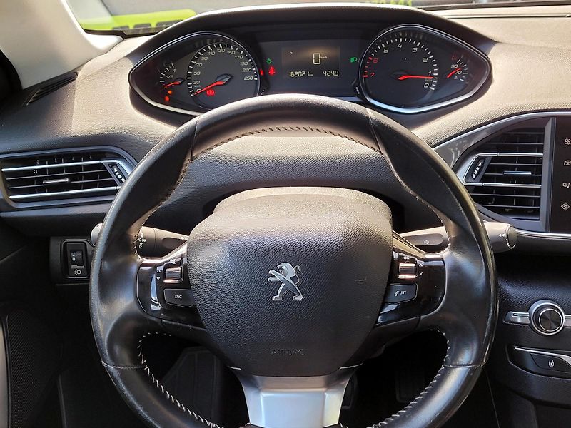 Peugeot 308 96kW,CZ,1maj,SERV.KNIHA       - fotka 35 z 40