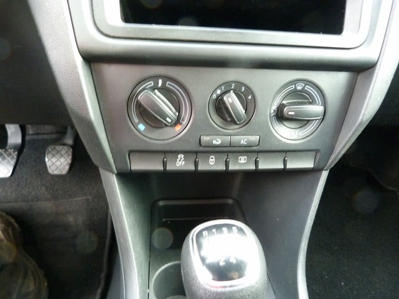 Škoda Rapid 1.2 Tsi 1 majitel, serviska - fotka 17 z 19