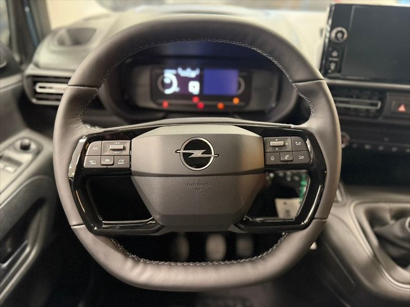 Opel Combo (2025) 1.5 Elegance Plus L2H1 MT 7 mí - fotka 9 z 12