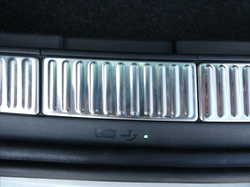 Škoda Superb 2,0 TDi 147kW SCOUT,DSG,4x4,DP - fotka 17 z 49