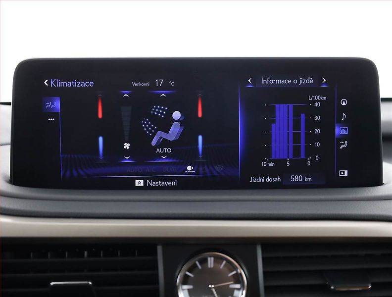 Lexus RX 400h (2022) 300 - fotka 17 z 21
