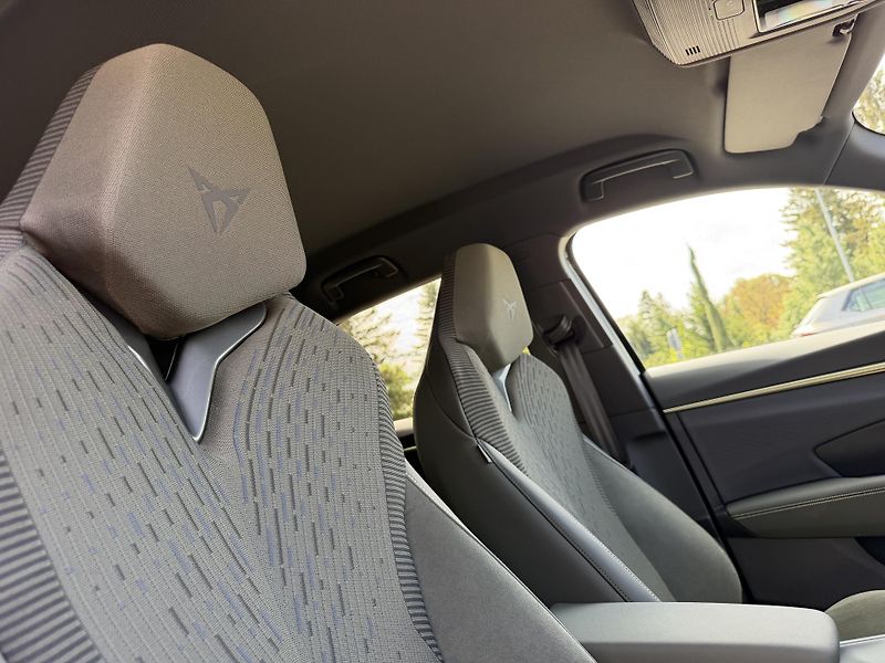 Cupra Terramar (2026) 2.0TSI 150kW 4WD TRIBE NT R20! - fotka 35 z 52