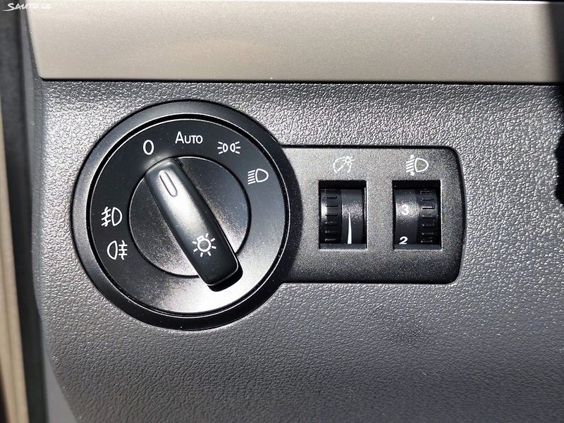Volkswagen Touran (2014) - fotka 23 z 42