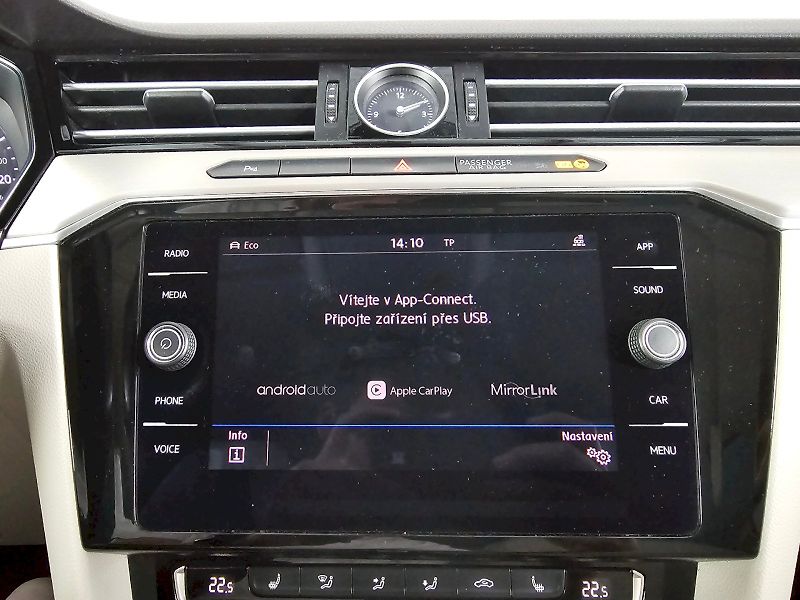 Volkswagen Passat (2018) 2.0TDI 140kW DSG R-line DSG 4x - fotka 14 z 35