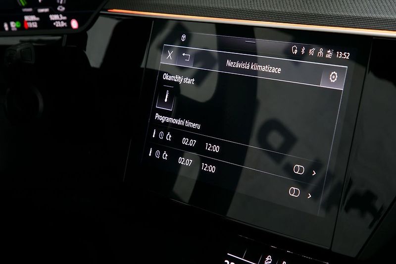 Audi e-tron 55 300kW S-line BlackEdi NV TZ - fotka 33 z 44