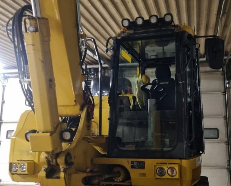Komatsu (2023) PW138 bagr mimoosé tilt 14.5t  - fotka 5 z 10