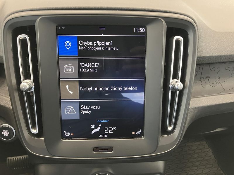Volvo XC40 T3 FWD Kinetic AT8 - fotka 26 z 36