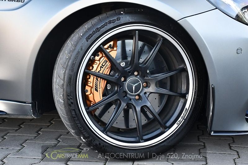 Mercedes-Benz Třídy C C63 AMG - fotka 42 z 47