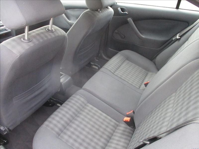 Škoda Octavia 1,6 i klima,serv.kniha,CZ - fotka 16 z 34