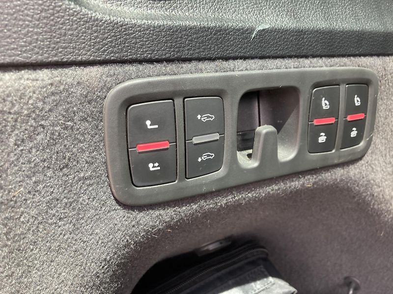 Audi Q7 (2018) 3.0 TDI quat, CZ, 1 maj, 7míst - fotka 31 z 36