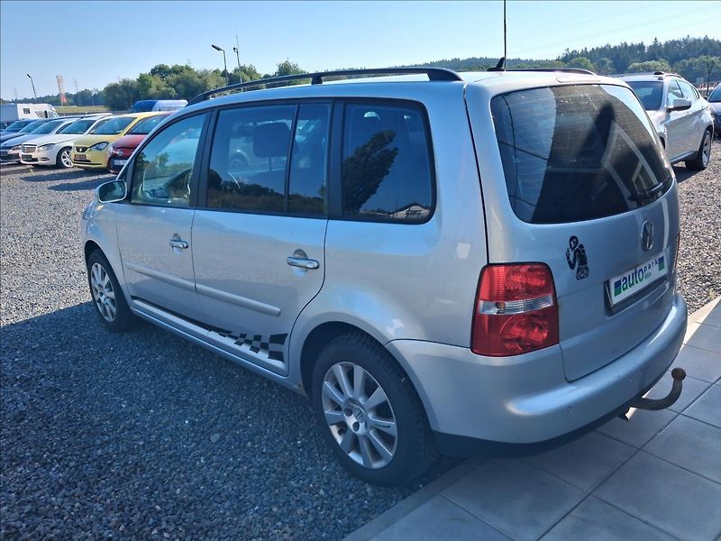 Volkswagen Touran 2,0 TDi, 7 míst, TZ - fotka 5 z 15