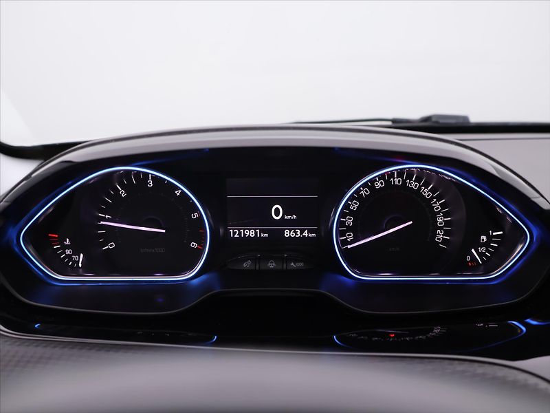 Peugeot 2008 1,6 HDI 73kW CZ - fotka 14 z 29