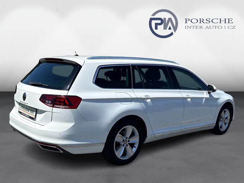 Volkswagen Passat 2.0 TDI DSG Elegance 110 kW - fotka 2 z 30