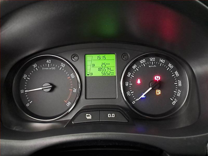 Škoda Fabia (2012) 1.2 12V, po STK, jezdí výborně - fotka 11 z 16