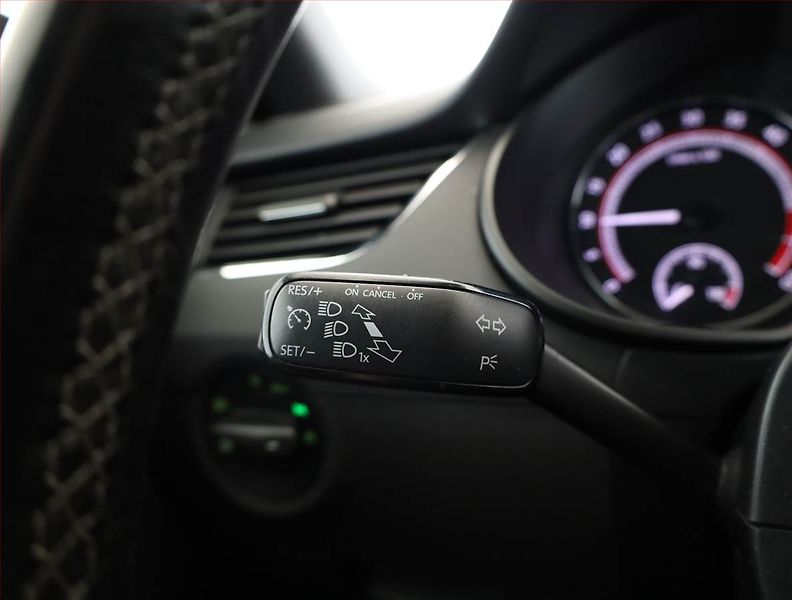 Škoda Octavia (2018) RS 2.0 TDI, Serv.kniha, Navi - fotka 17 z 20