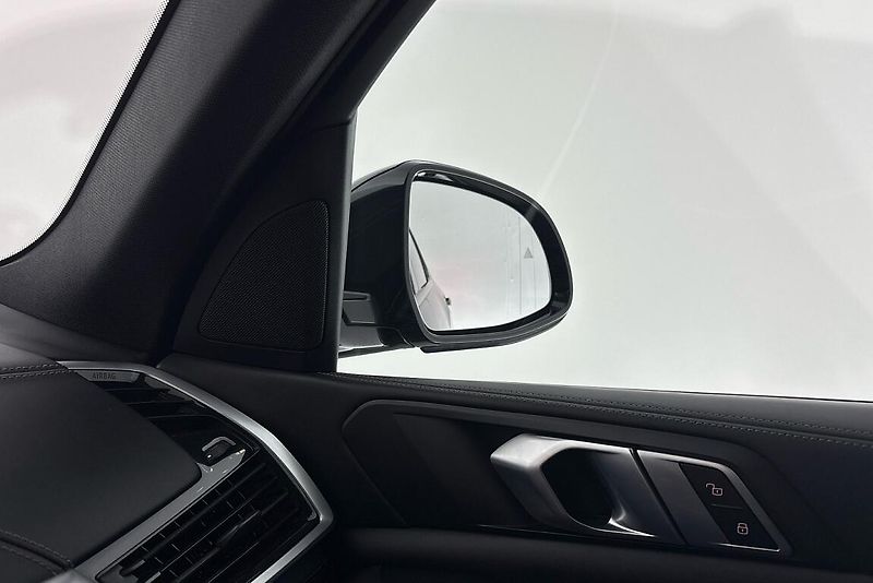 BMW X5 xDrive30d - fotka 18 z 28