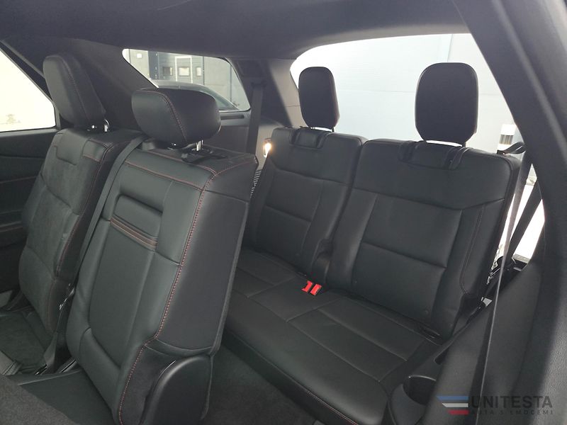 Ford Explorer (2026) 2026 Explorer ST 4x4 - fotka 9 z 13