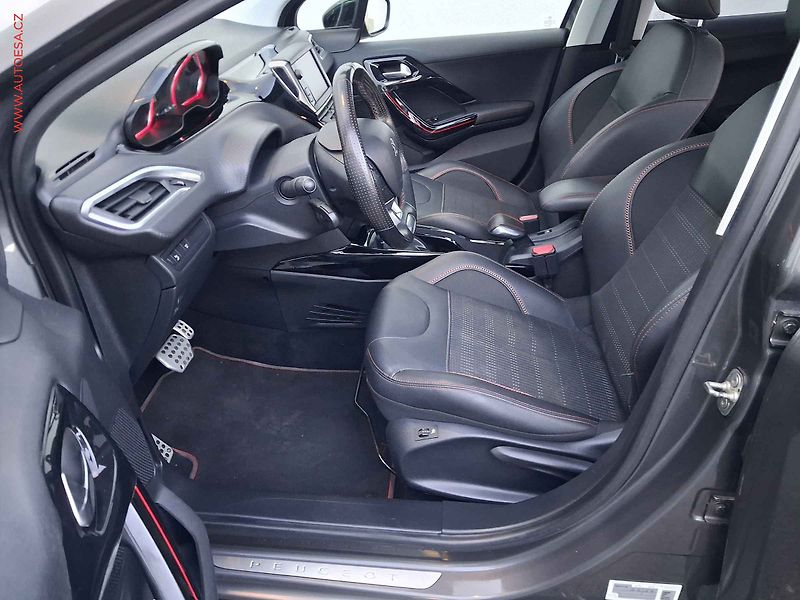 Peugeot 2008 (2019) 1.2 e-THP, GT Line, AT - fotka 9 z 20
